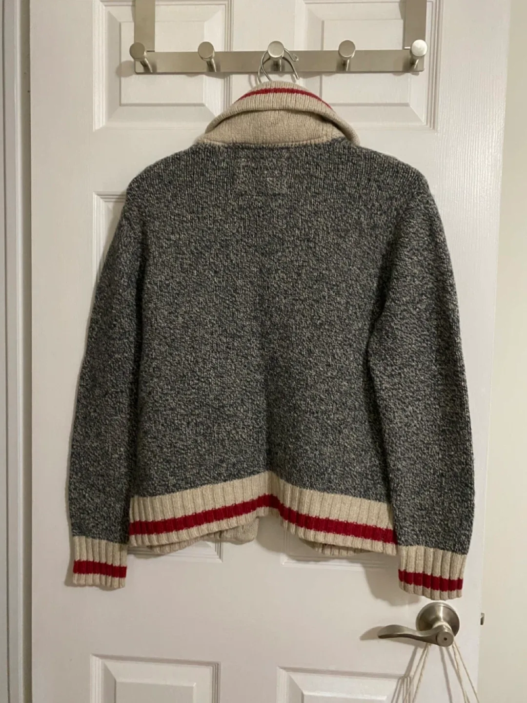 ⬇️CLOSET CLEAROUT - Roots Cardigan - Size L image indicator(4)