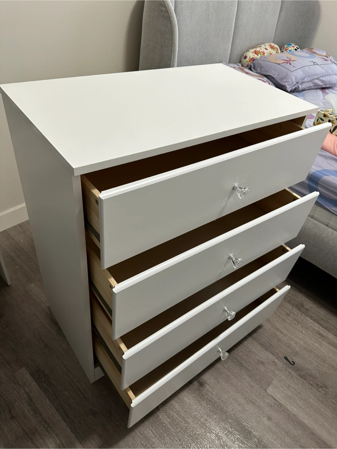 White 4-Drawer Dresser - photo 2