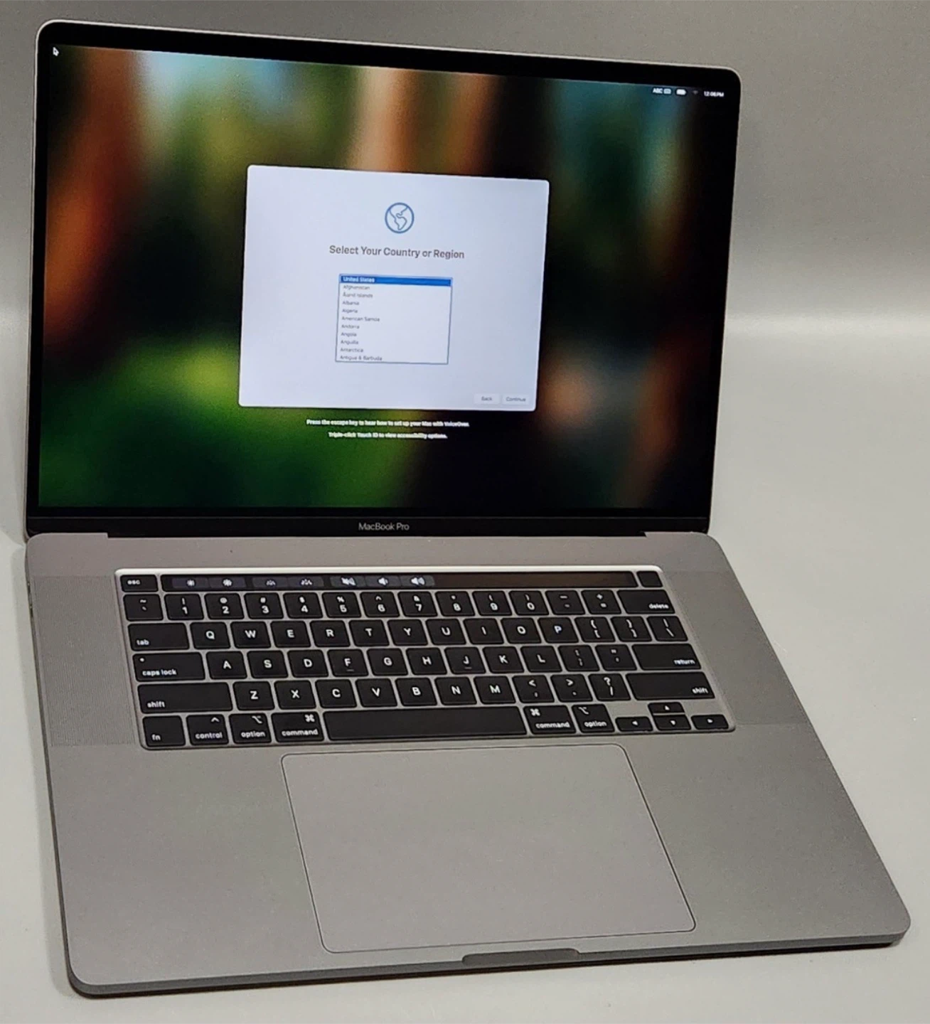 MacBook Pro 16” 2.4 i9 2Tb ssd 32gb ram , mint condition