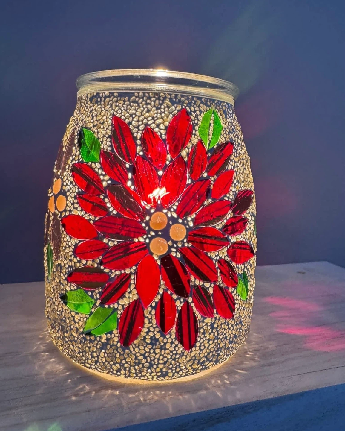 Scentsys Luminous Poinsetta Warmer!