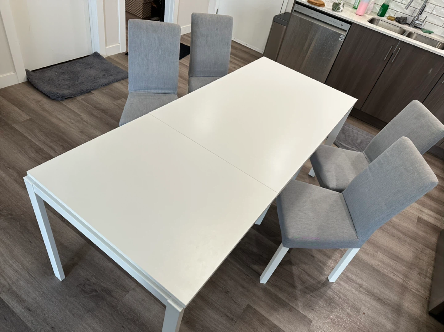 White Extendable Dining Table with 4 Chairs