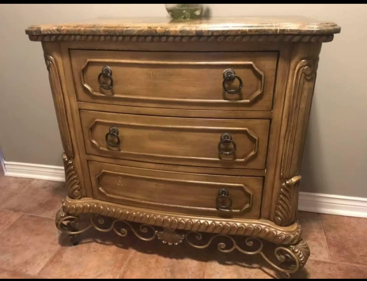 Antique Style 3-Drawer Dresser - photo 2