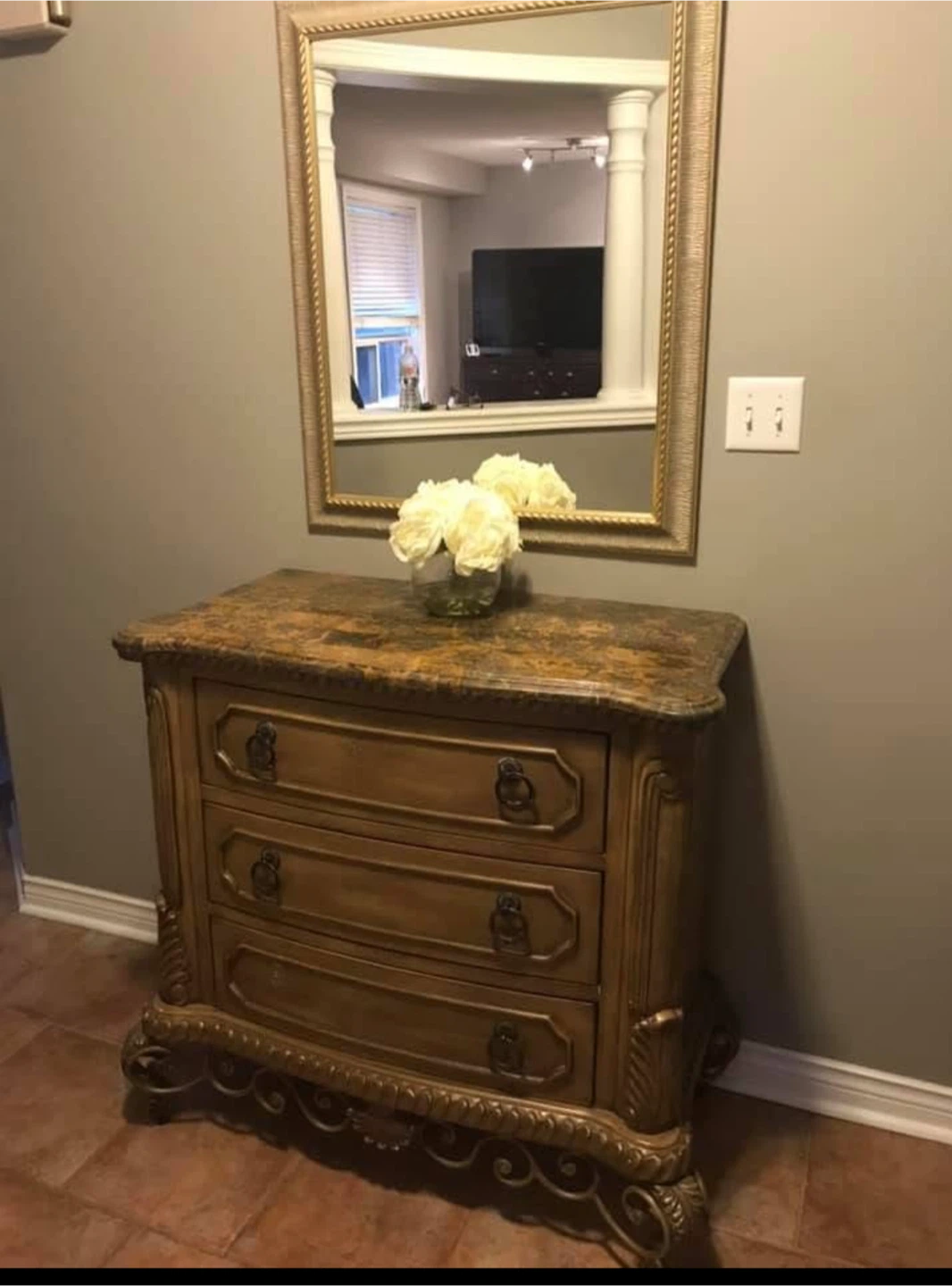 Antique Style 3-Drawer Dresser