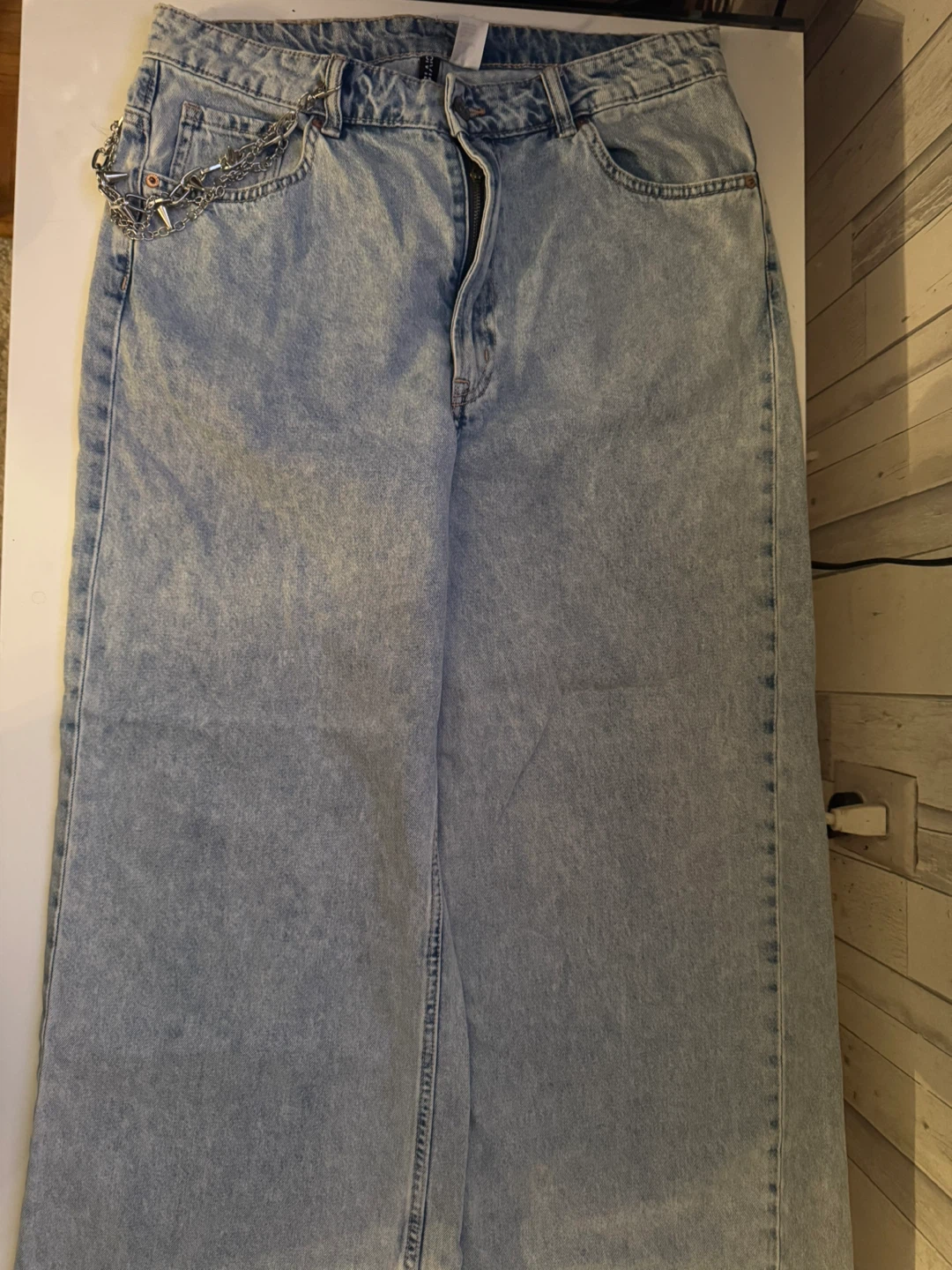 Light Blue baggy Jeans with Chain Detail