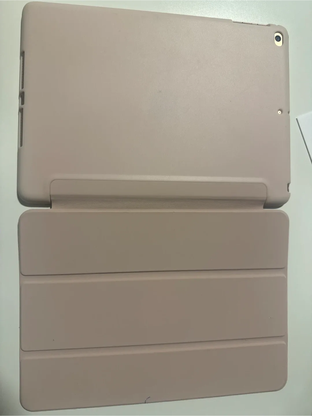 iPad 6th generation with Case image indicator(2)