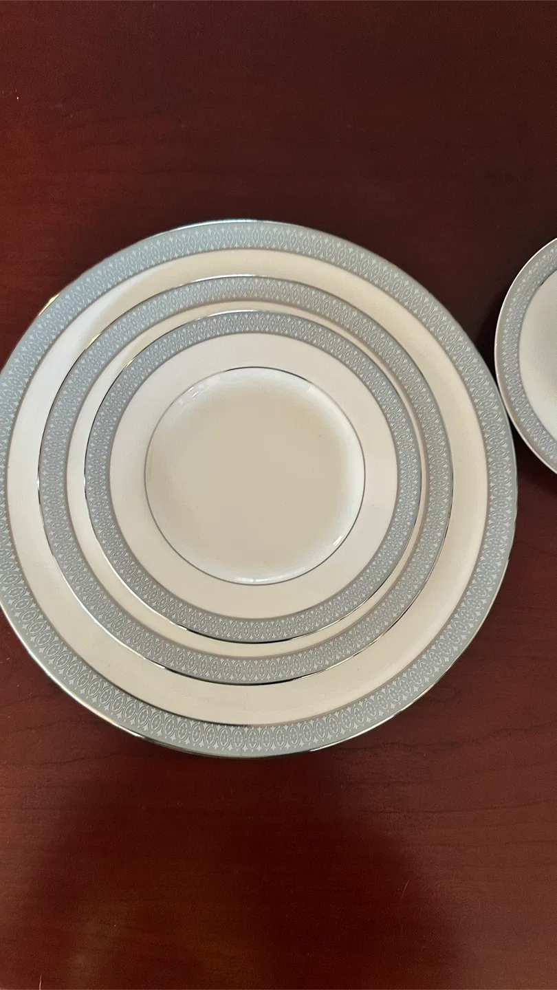 60 pc Set Royal Doulton 'ETUDE' Dinnerware thumbnail