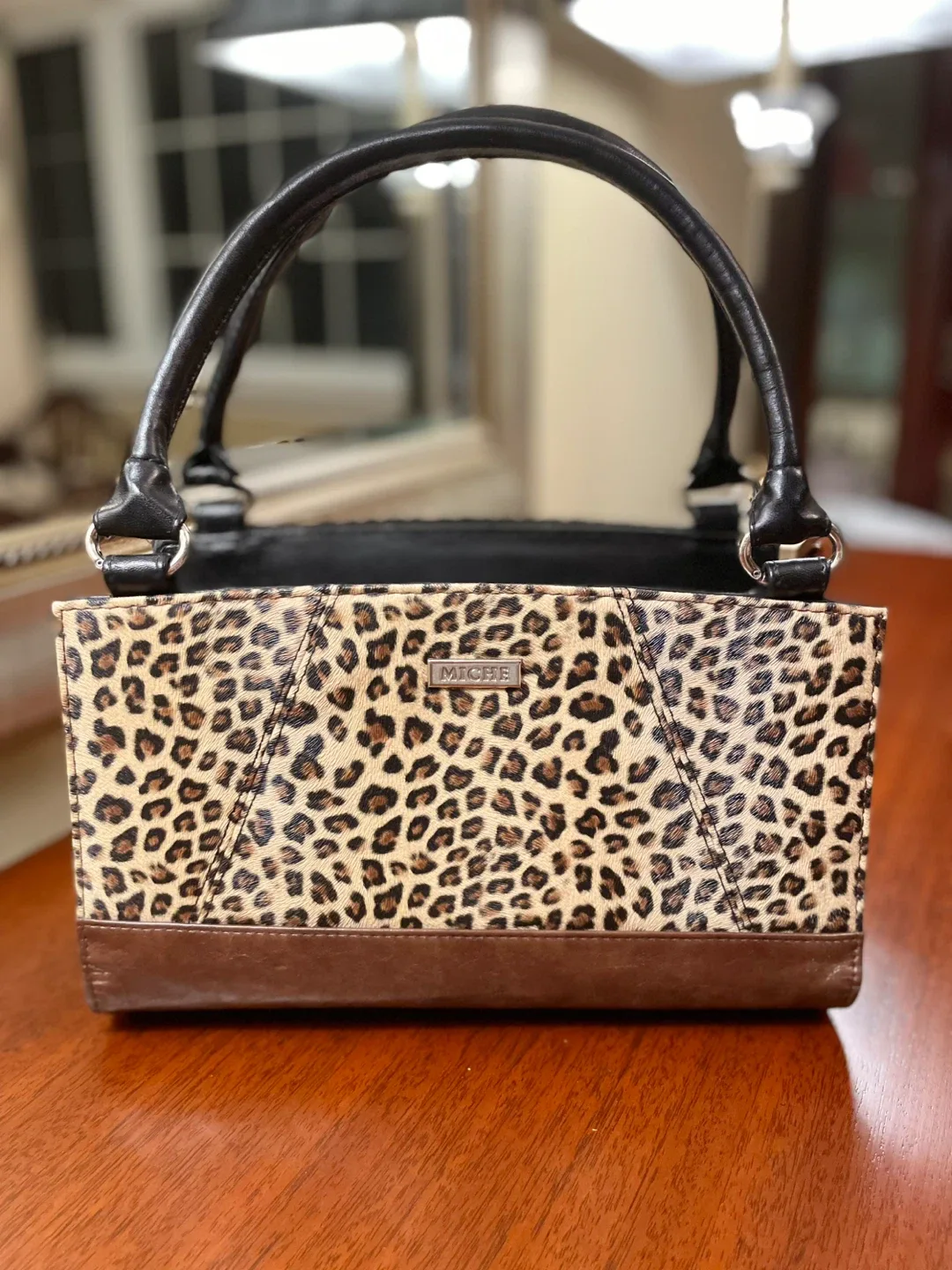 ONE HANDBAG = 5 DIFFERENT LOOKS!! image indicator(3)