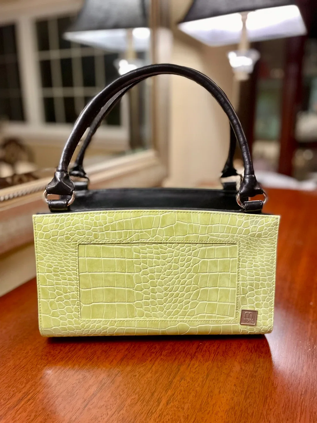 ONE HANDBAG = 5 DIFFERENT LOOKS!! image indicator(8)