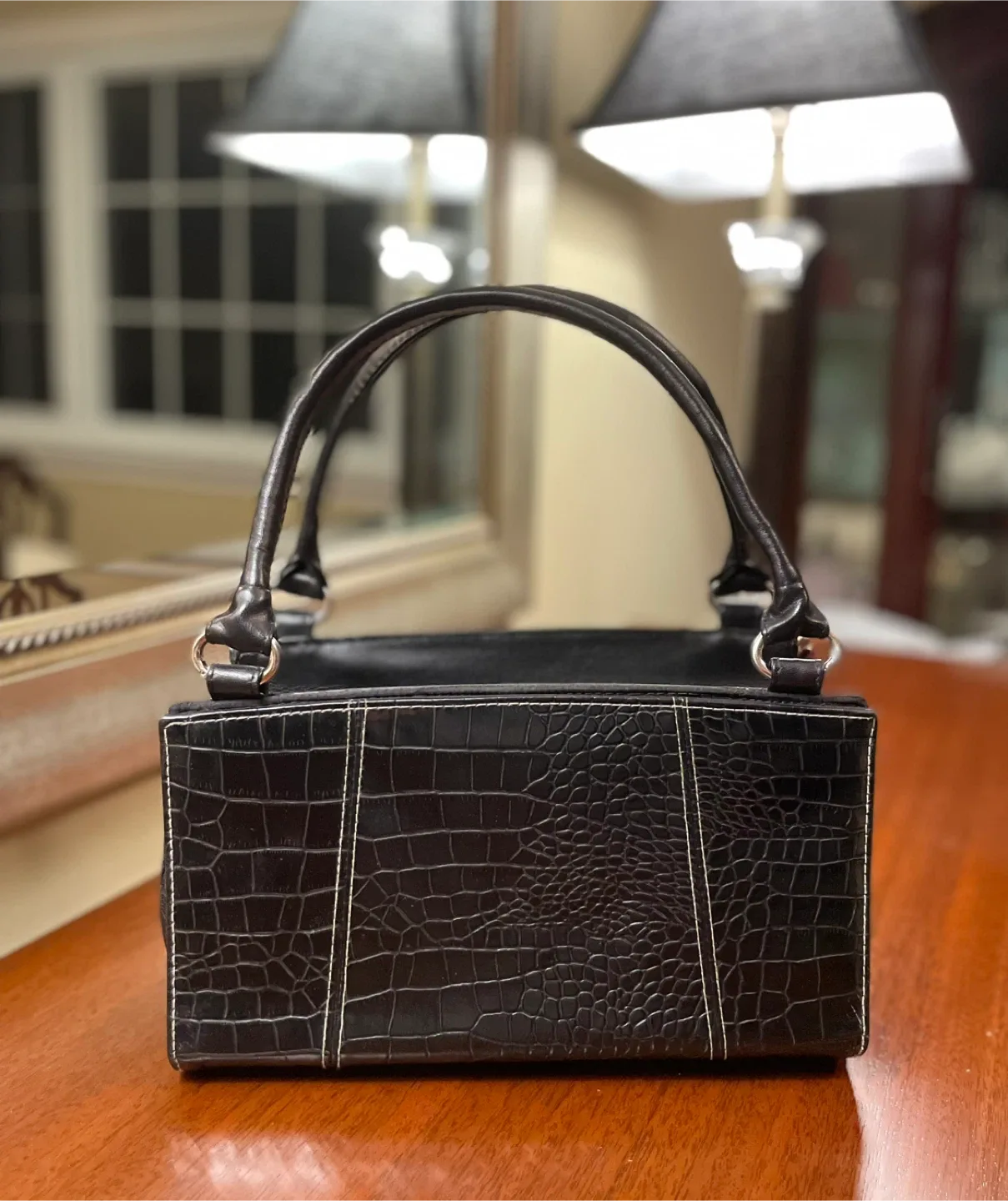 ONE HANDBAG = 5 DIFFERENT LOOKS!! image indicator(7)