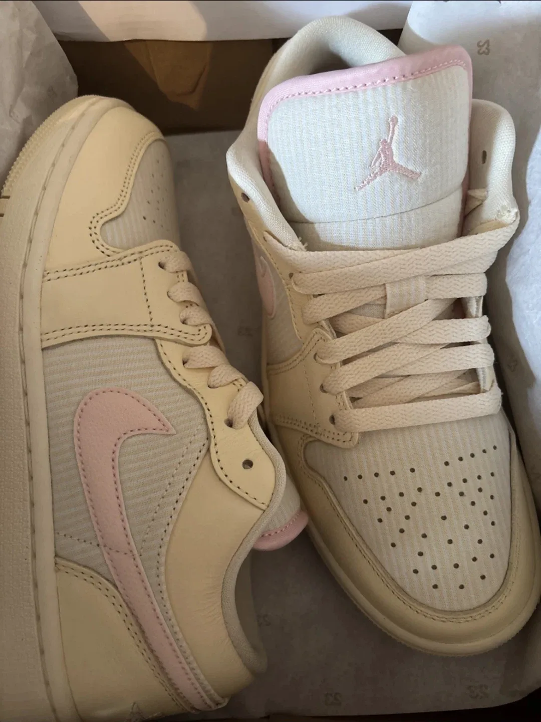 Nike Air Jordan 1 Low SE Women's Size 7.5 image indicator(2)