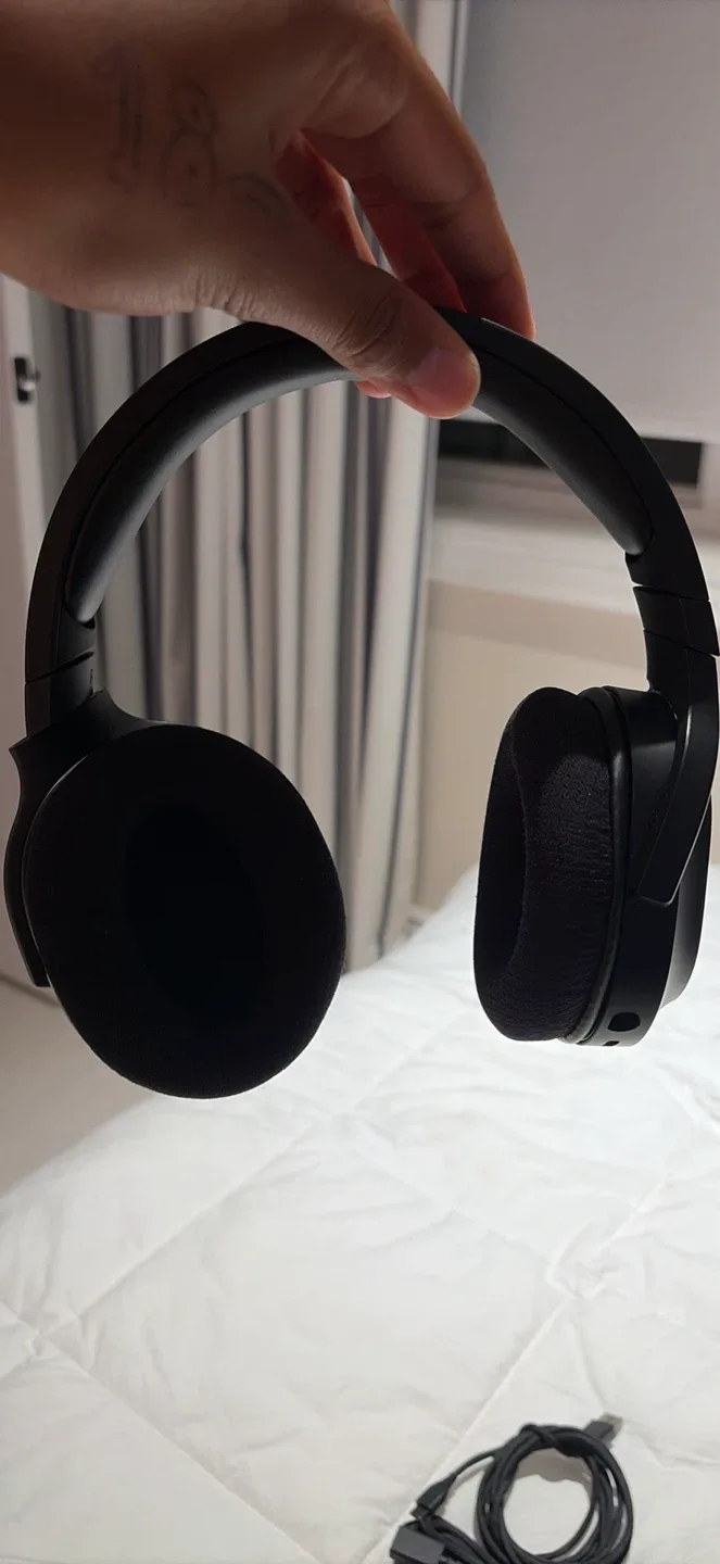 Razer BlackShark V2 Pro Wireless Gaming Headset image indicator(3)