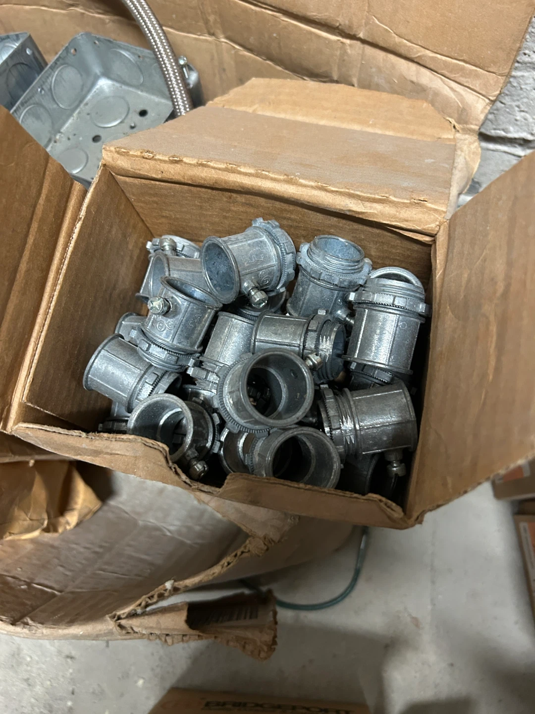 New 3/4" Zinc EMT Connector - 40 pieces