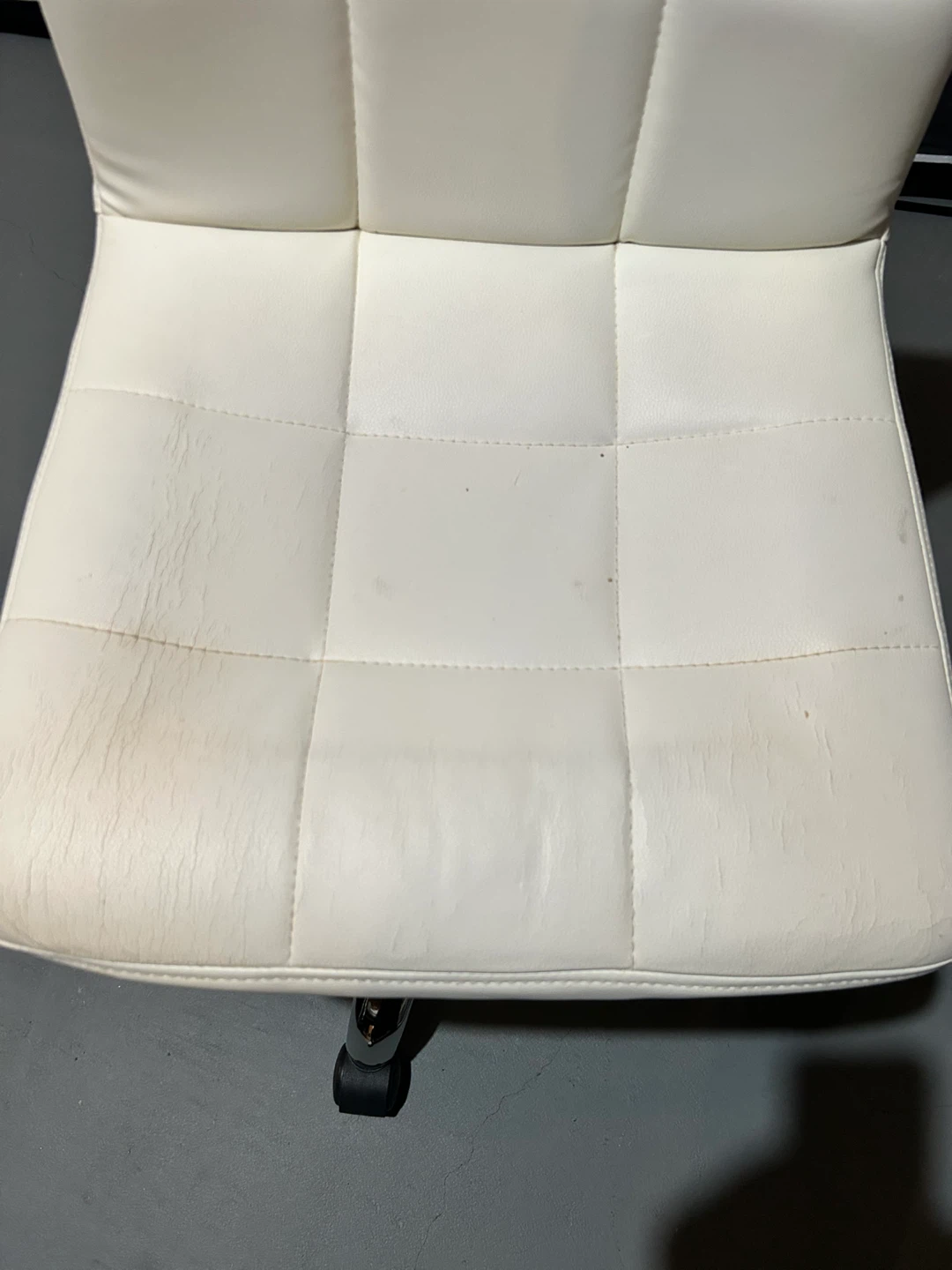 White Office Chair with wheels - photo 3