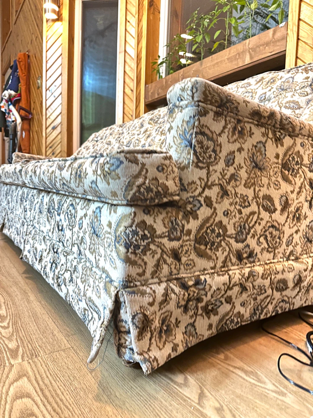 Vintage 1970s Floral Brocade 3 Seater Sofa (CAN DELIVER) - photo 4