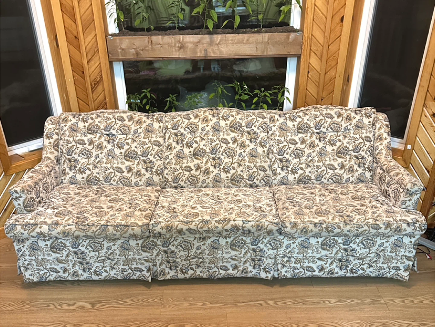 Vintage 1970s Floral Brocade 3 Seater Sofa (CAN DELIVER)