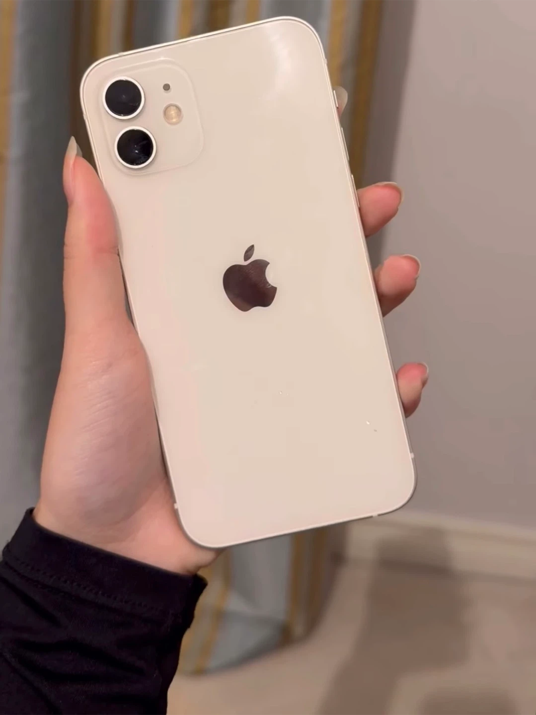 Apple iPhone 12 - White