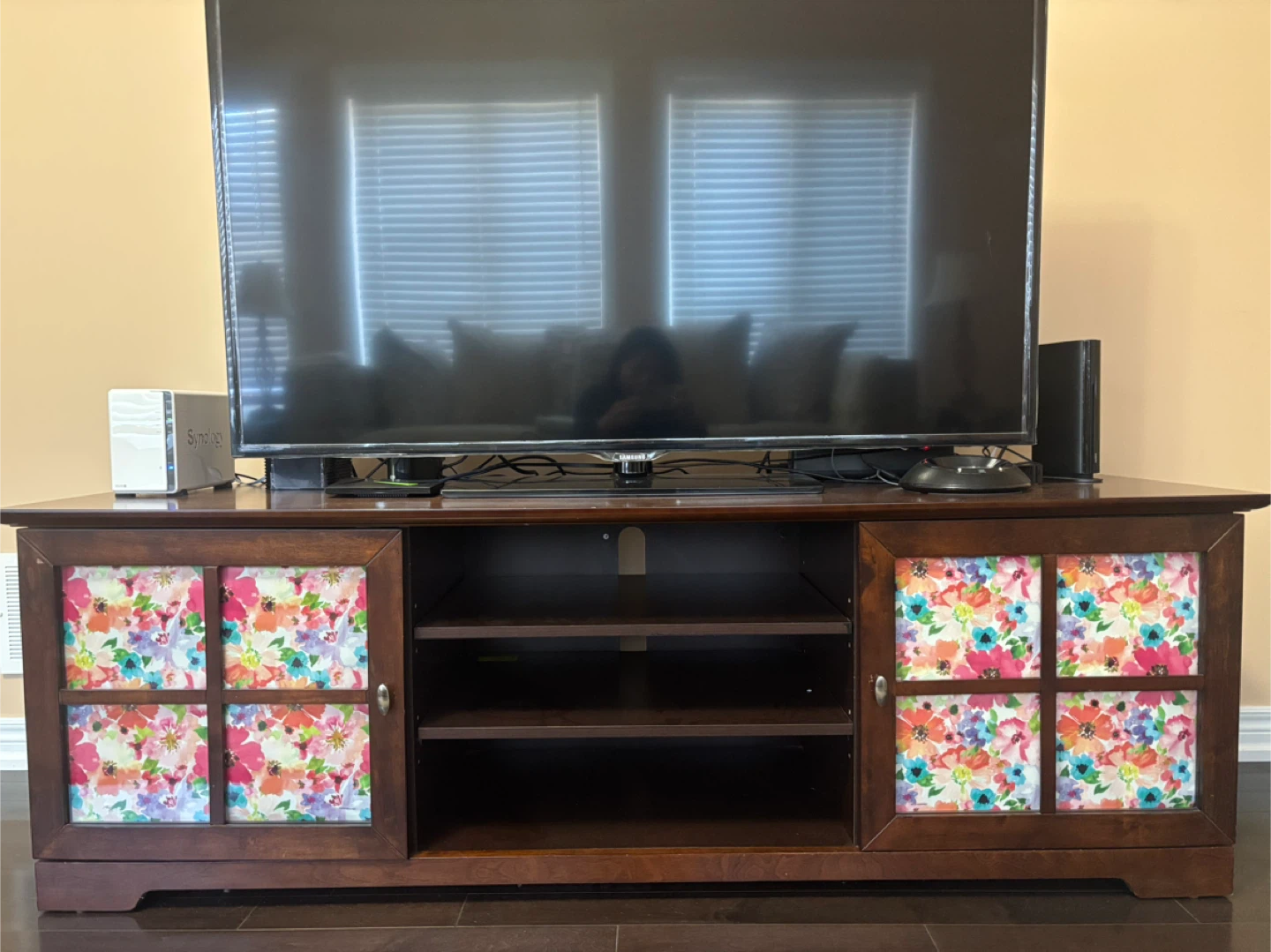 Wooden TV Stand with Floral Doors