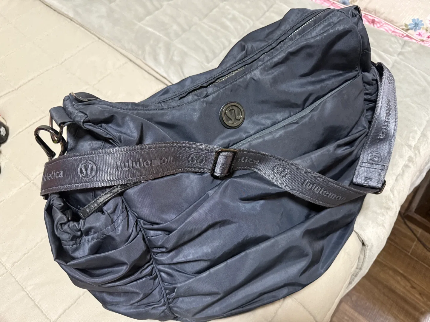 Lululemon On My Level Bag image indicator(2)
