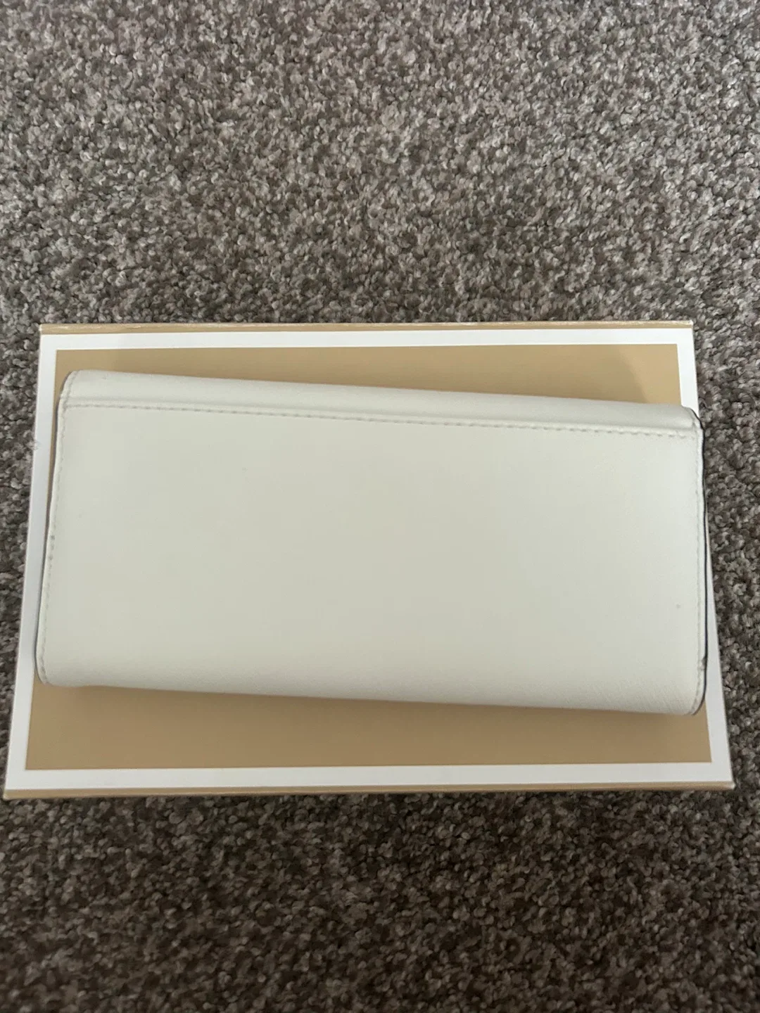 Michael Kors White Envelope Wallet image indicator(4)