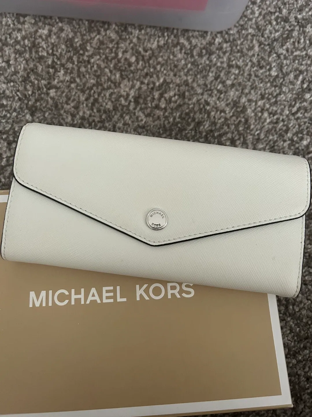 Michael Kors White Envelope Wallet image indicator(2)