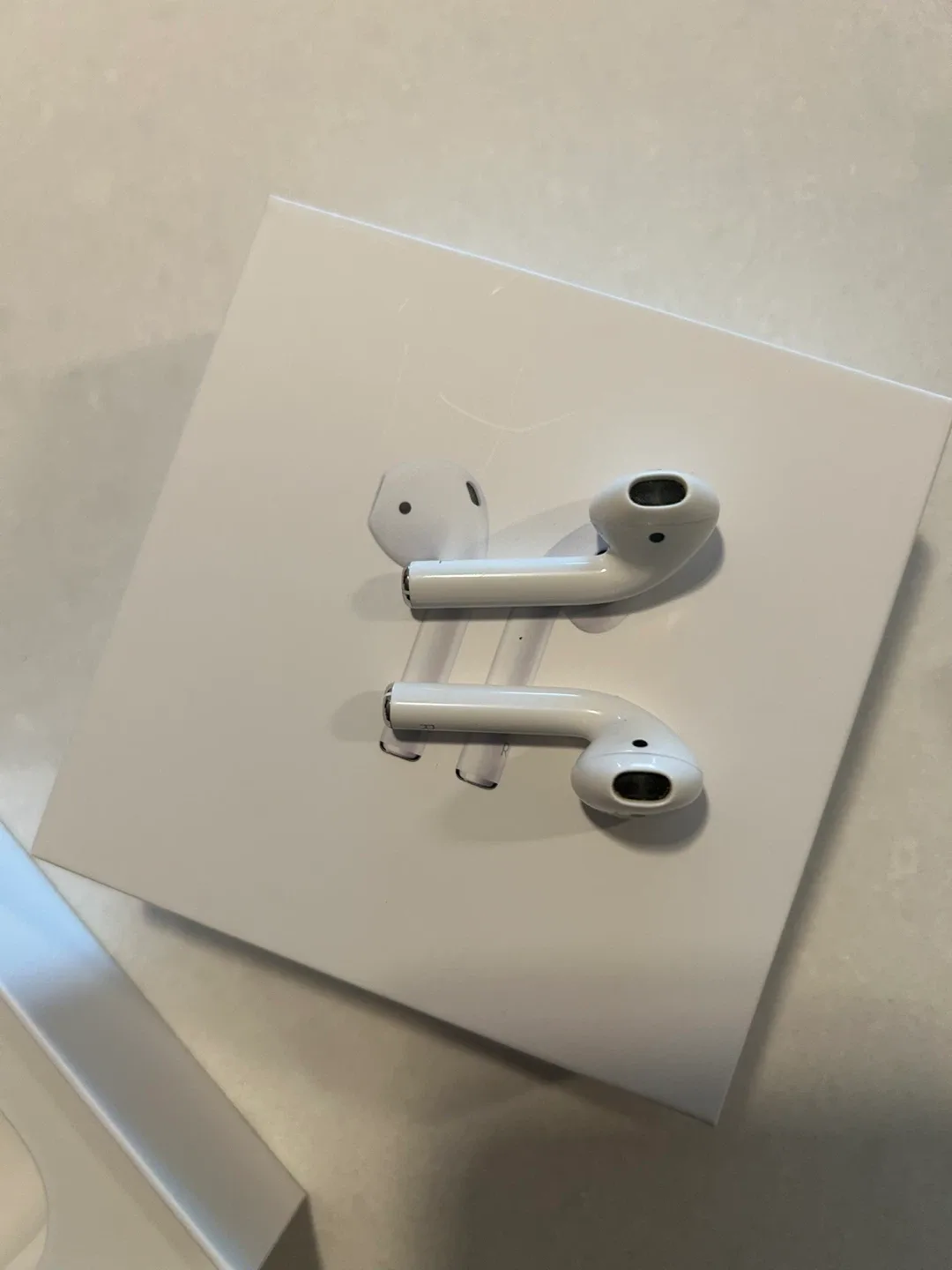 Apple AirPods 2nd Generation with Wireless Charging Case - White image indicator(3)