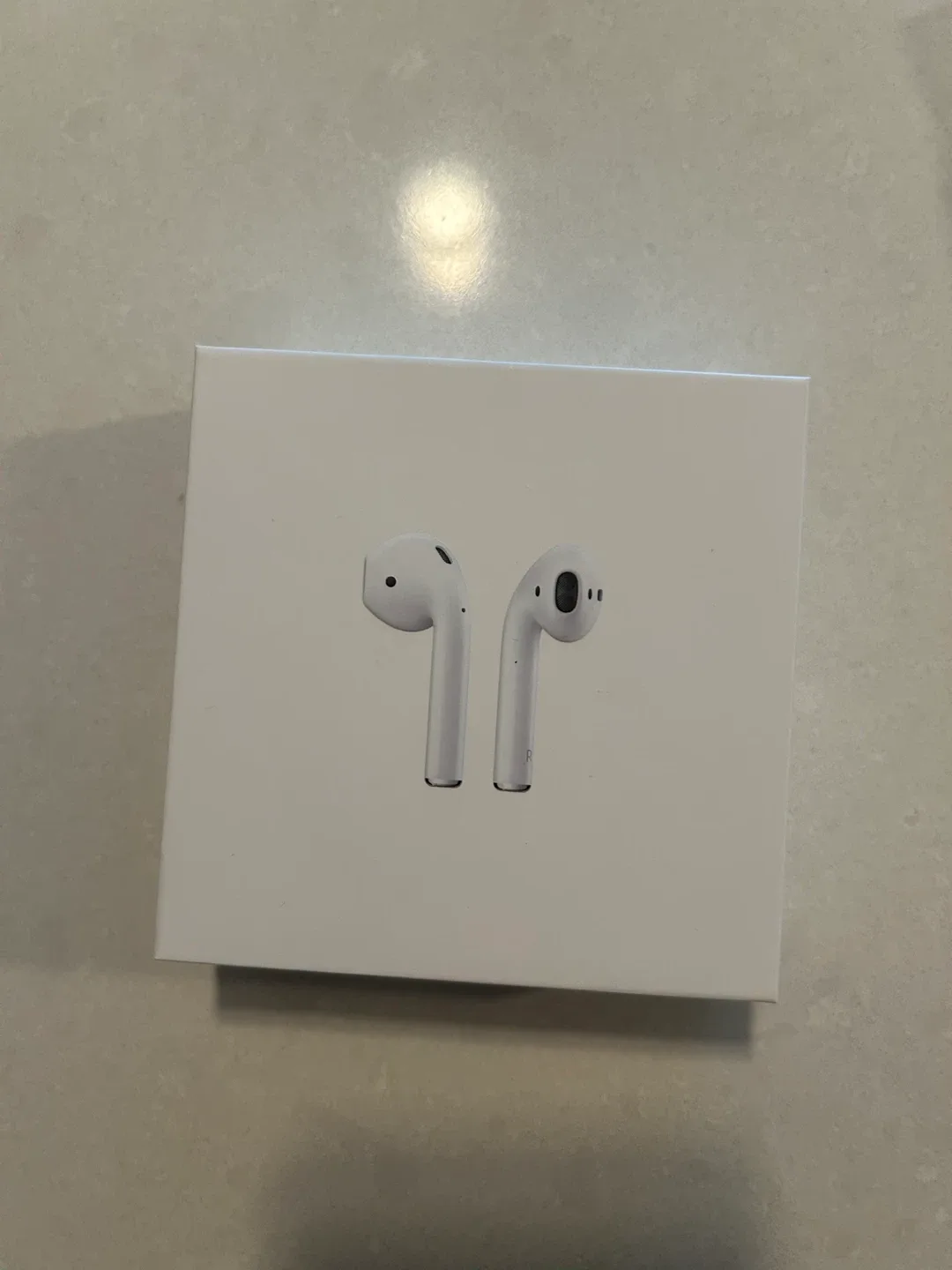 Apple AirPods 2nd Generation with Wireless Charging Case - White image indicator(4)
