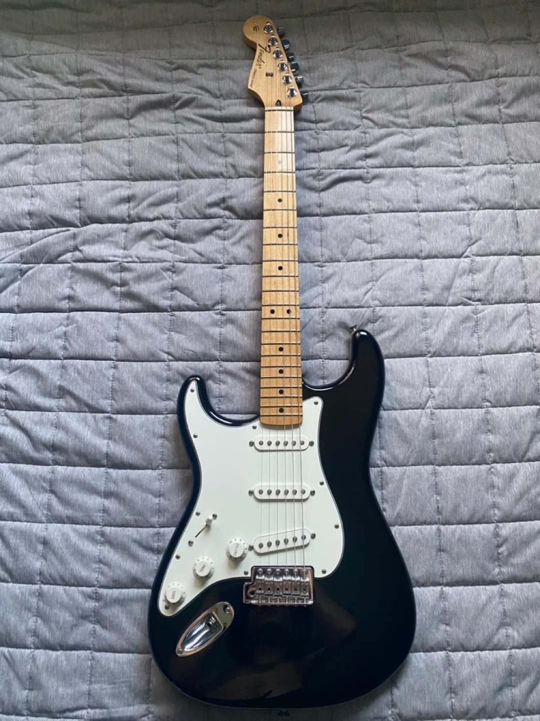 Fender Stratocaster Electric Guitar thumbnail