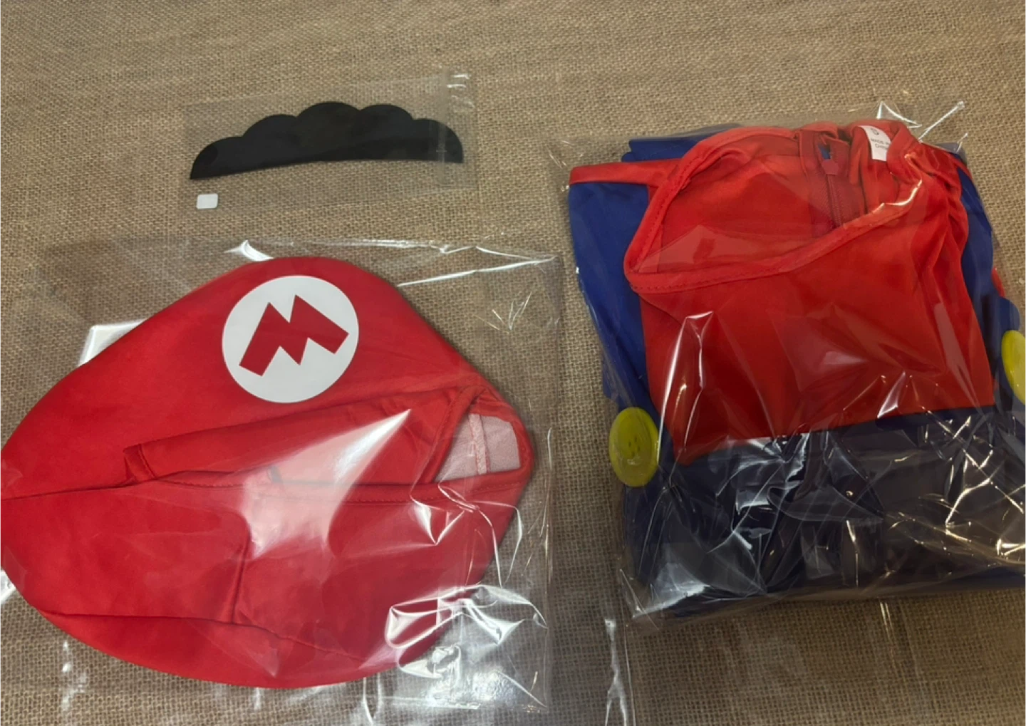 Super Mario Costume - Size S - photo 2