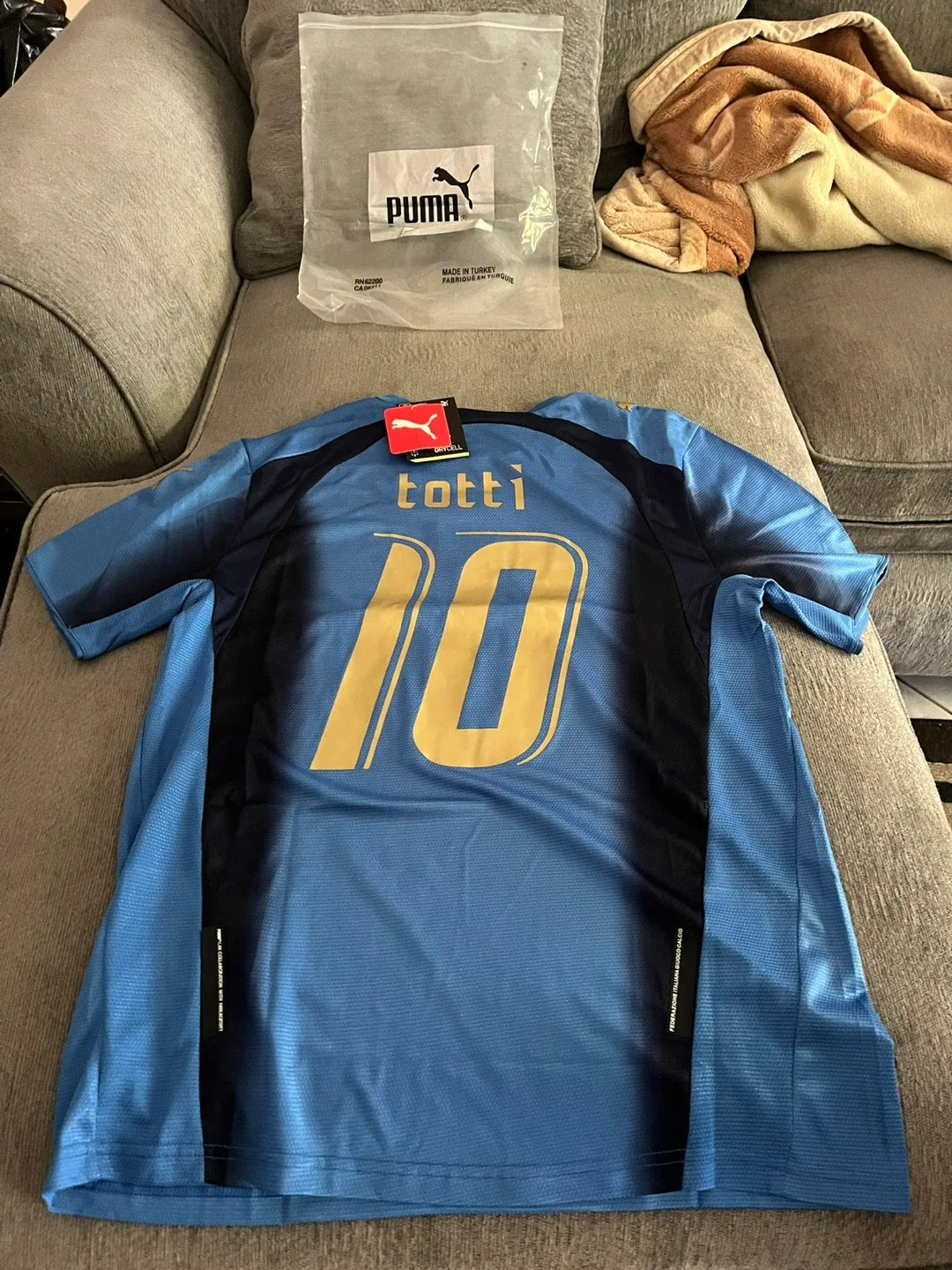 New Puma Italy Totti #10 Soccer Jersey - Size L image indicator(2)