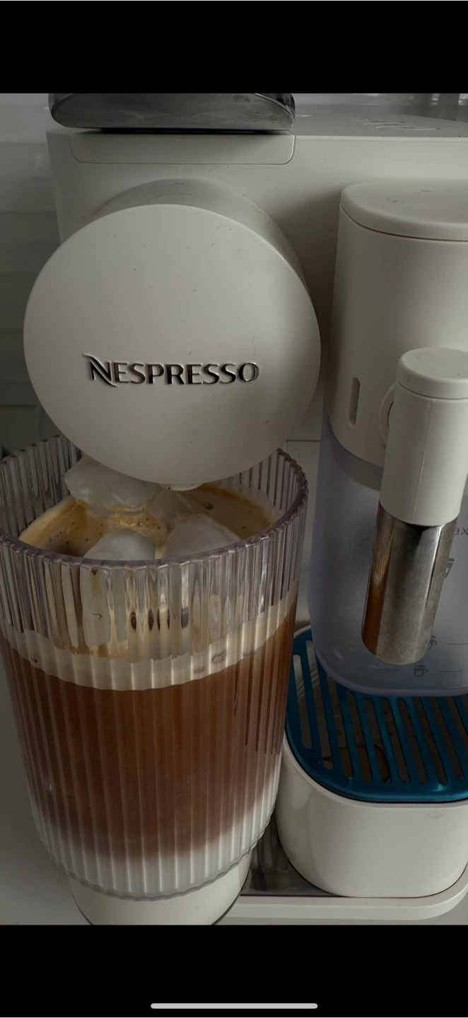 Nespresso Coffee Machine - White - photo 2