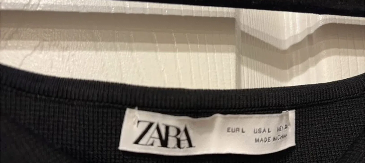 Zara Black Puff Sleeve Top - Size L image indicator(5)