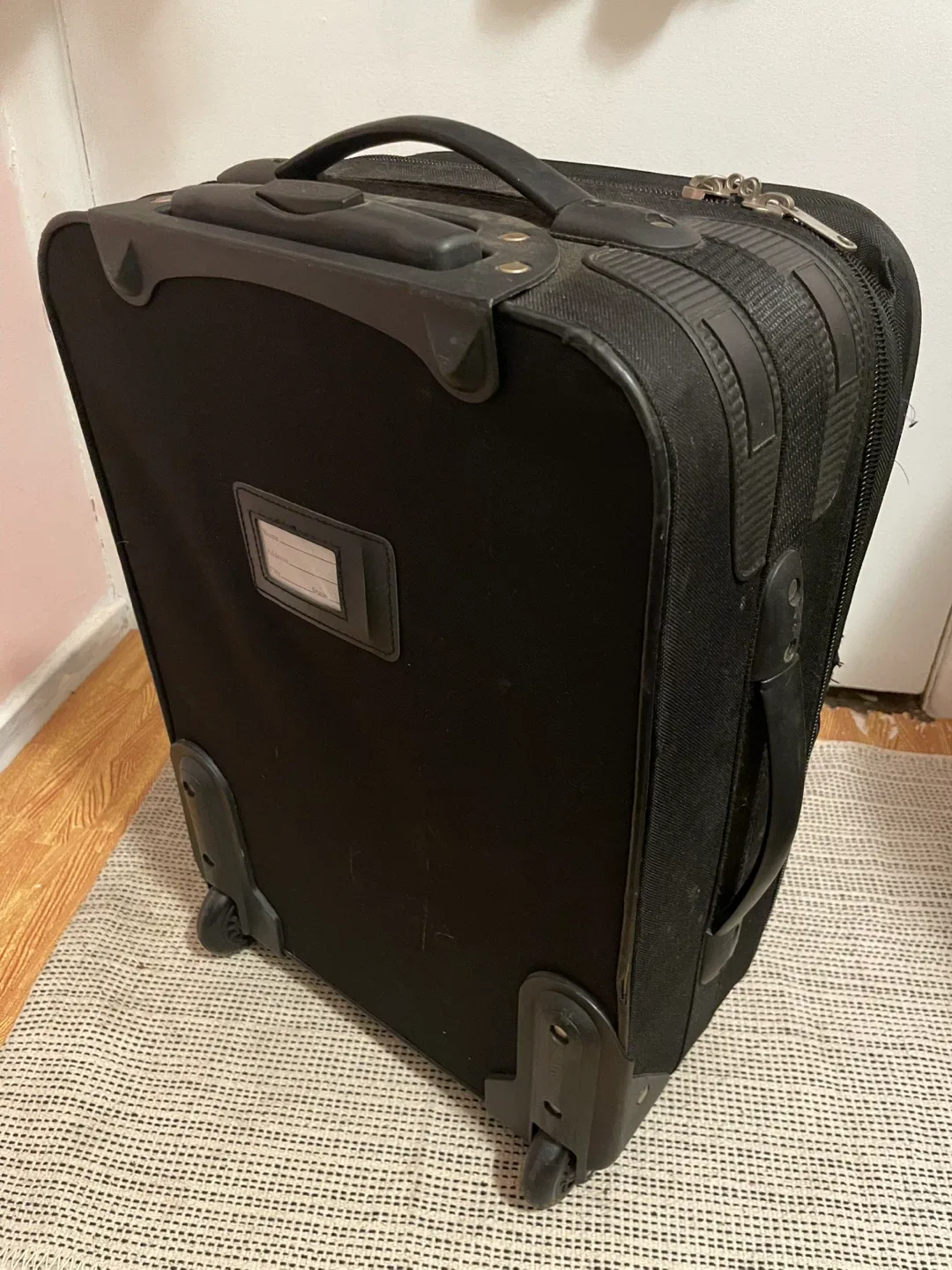 Cargo Carry-On Suitcase image indicator(2)