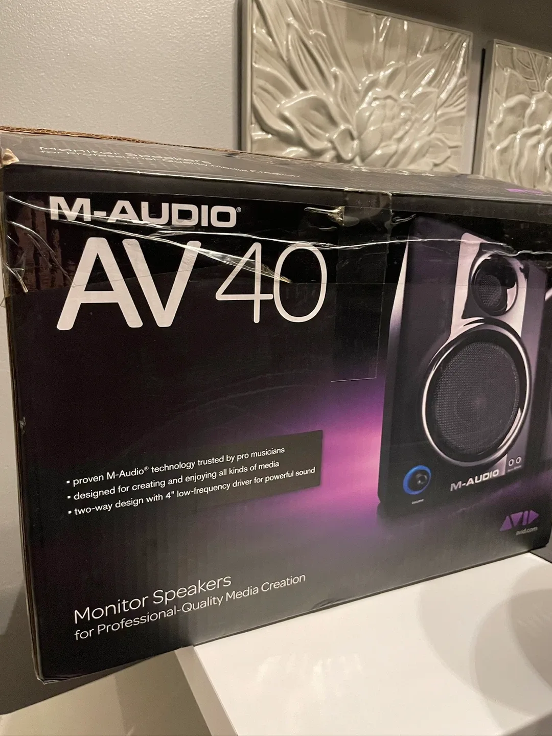 Audio-Technica Microphone & M-Audio AV40 Speakers image indicator(4)