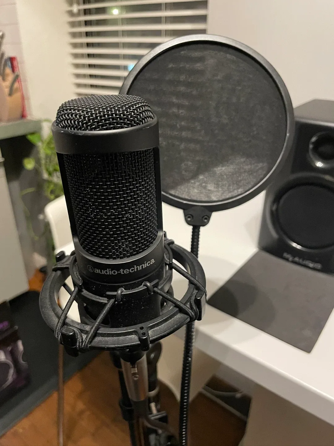 Audio-Technica Microphone & M-Audio AV40 Speakers image indicator(3)