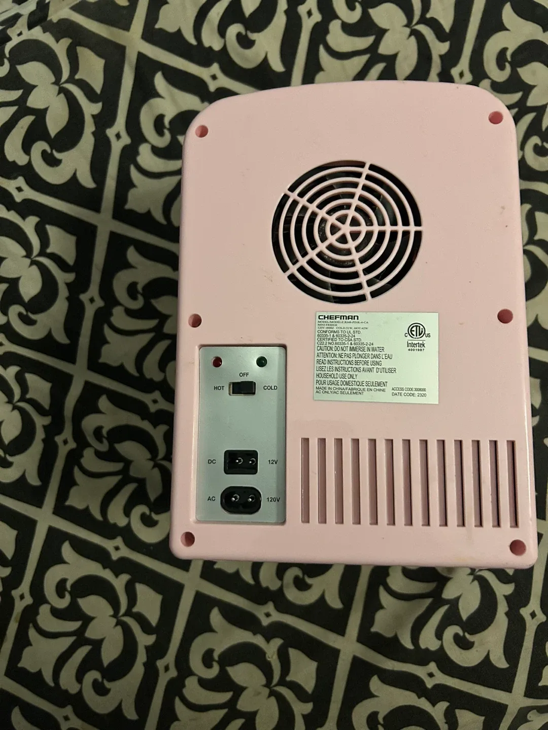 Chefman Mini Fridge - Pink image indicator(3)