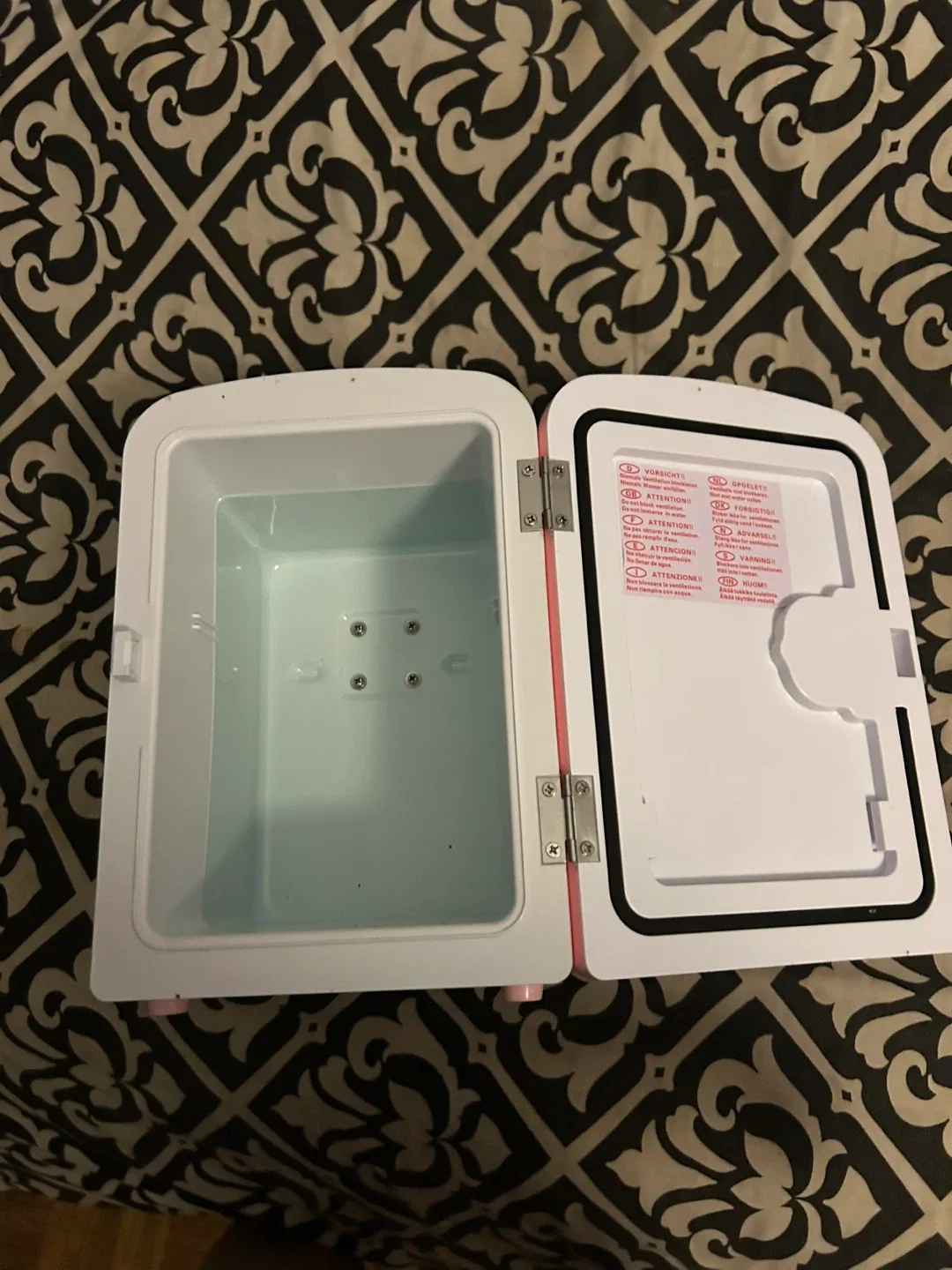 Chefman Mini Fridge - Pink image indicator(2)