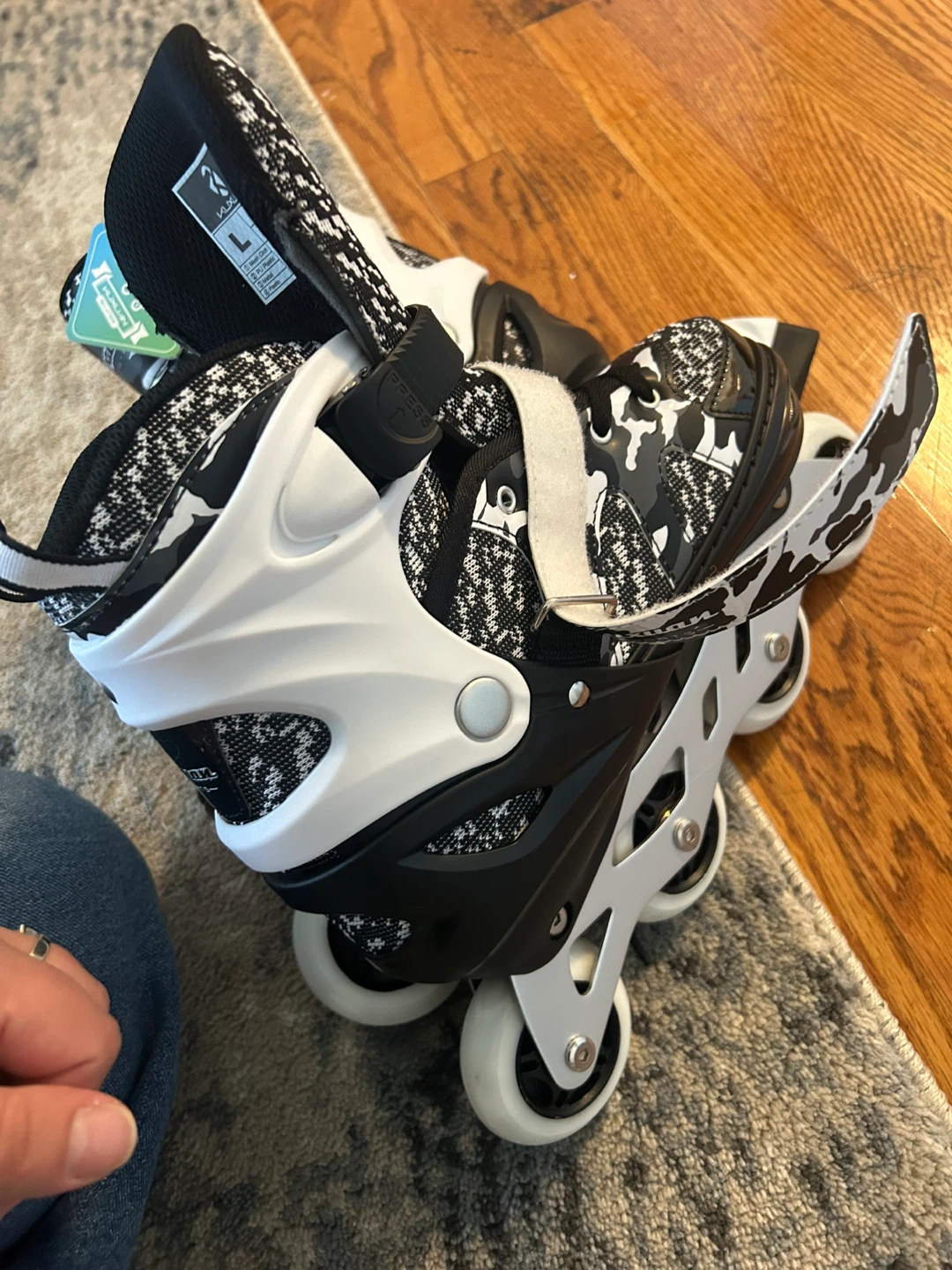 MUJUNJON Roller Skates - Size 5 - photo 3