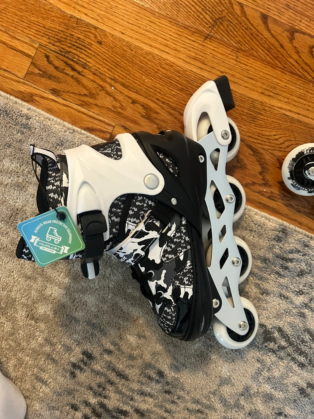 MUJUNJON Roller Skates - Size 5 - photo 2