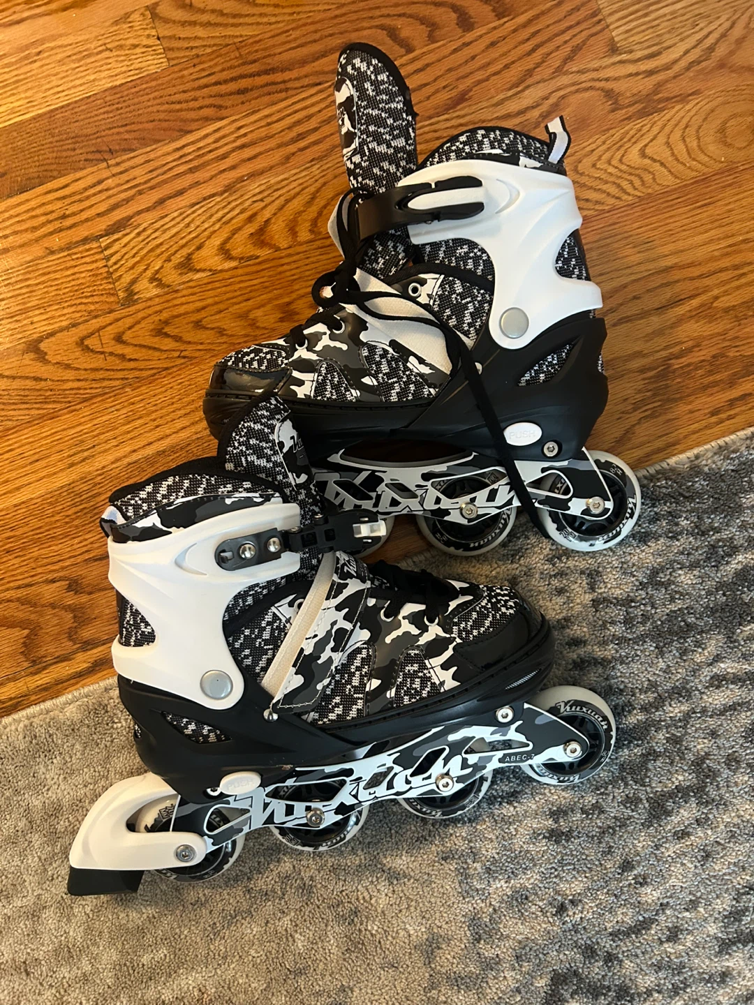 MUJUNJON Roller Skates - Size 5