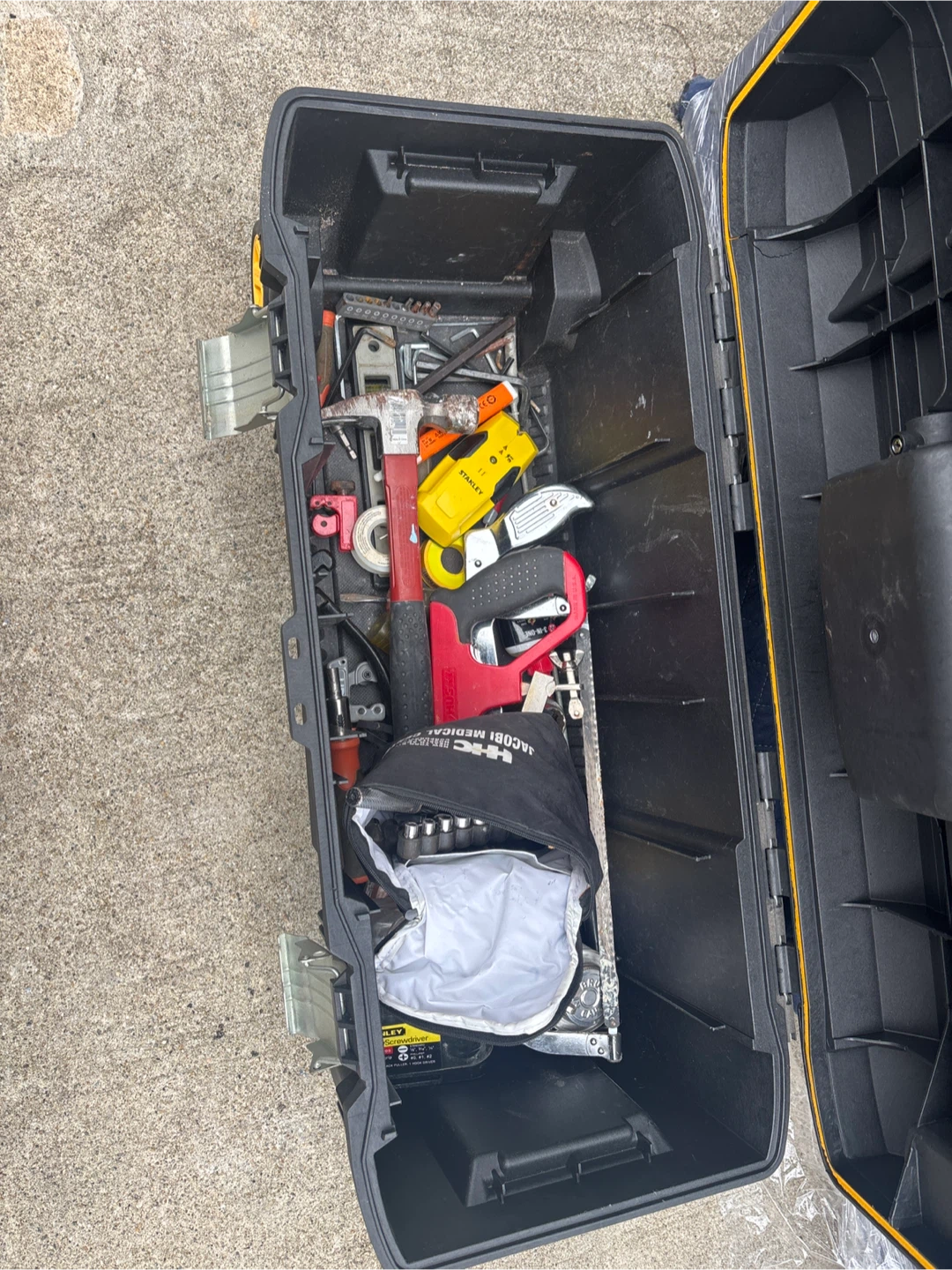 Tool box whit couple things - photo 3