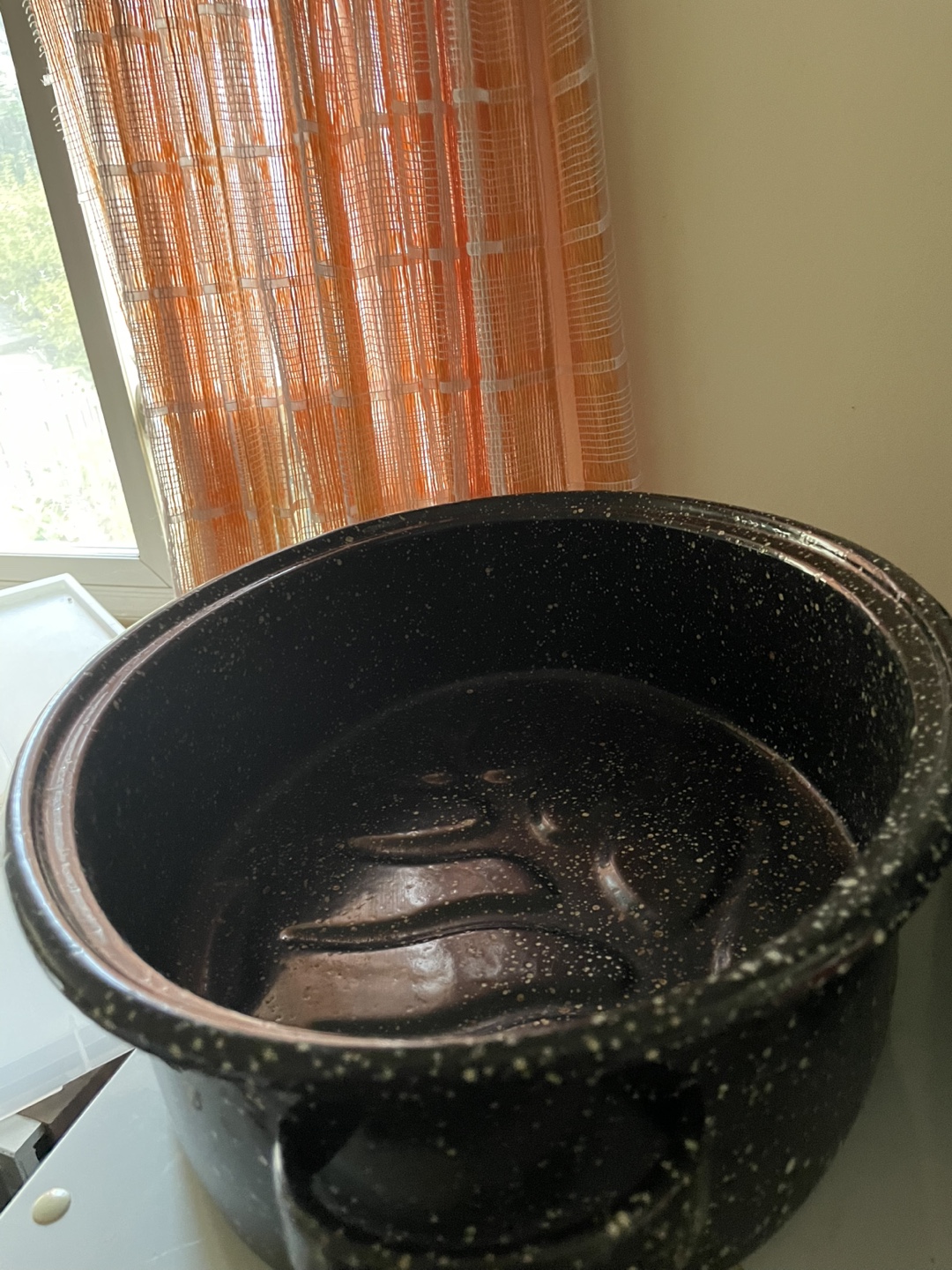 Speckled Black Roasting Pot with Lid - photo 2