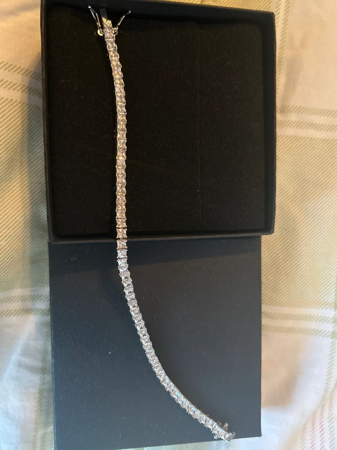 Tennis Bracelet image indicator(2)