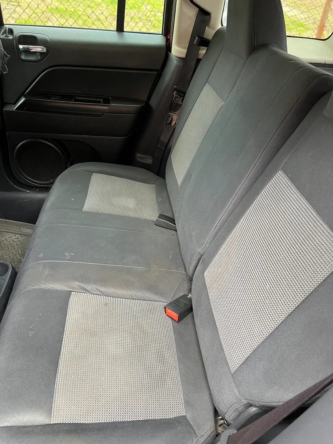 Jeep Patriot - Red SUV image indicator(3)