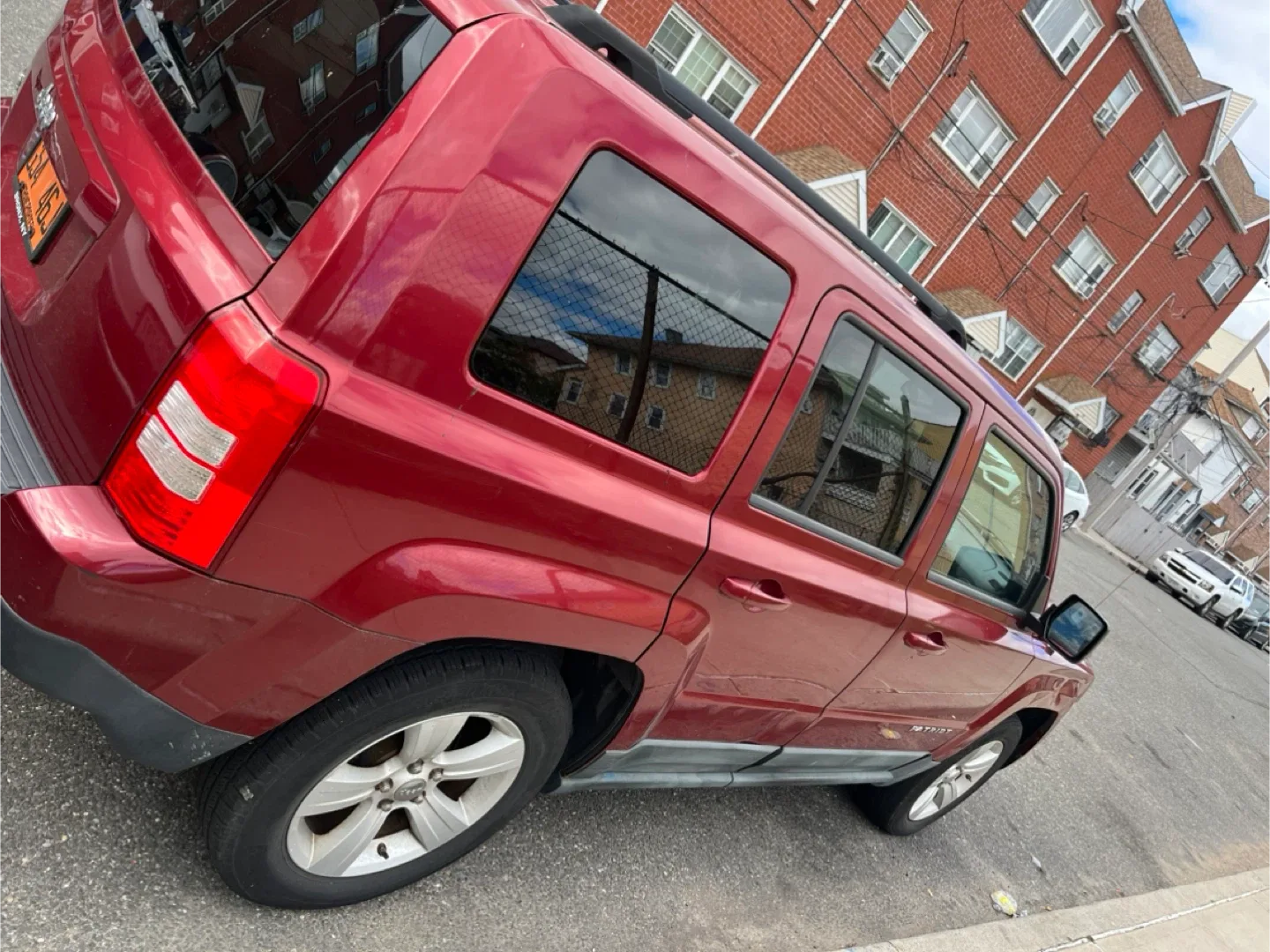 Jeep Patriot - Red SUV image indicator(6)