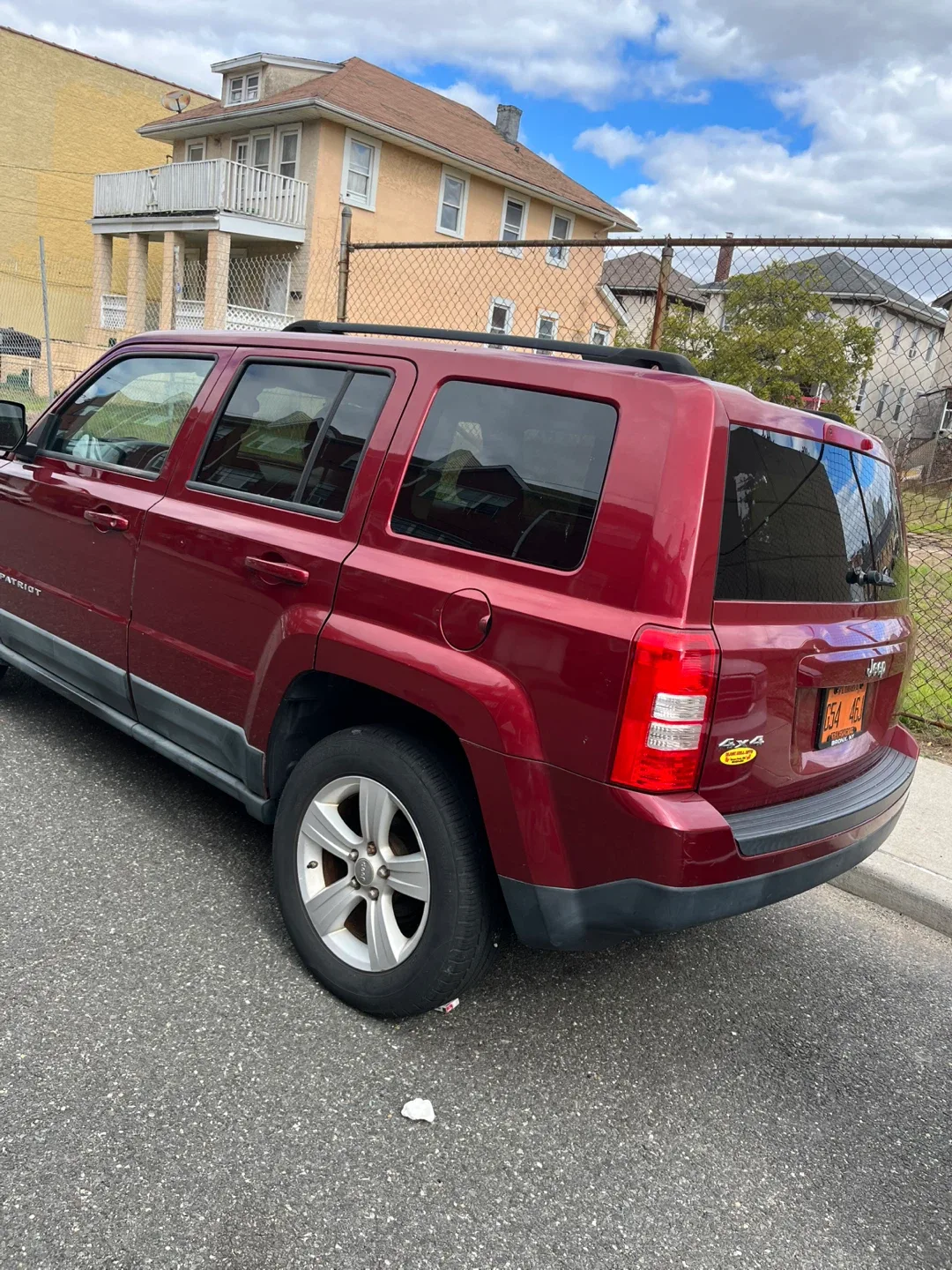 Jeep Patriot - Red SUV image indicator(7)
