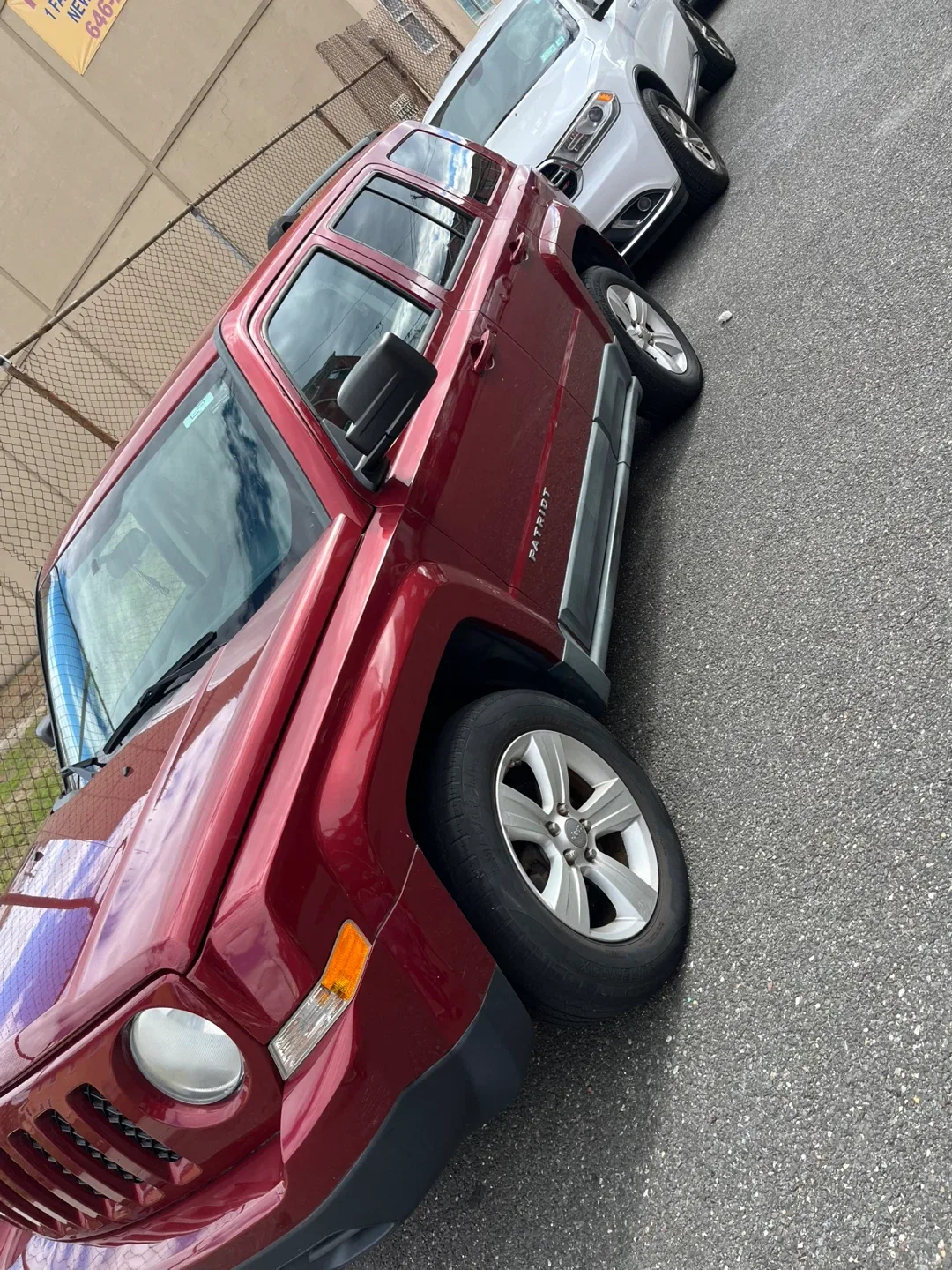 Jeep Patriot - Red SUV image indicator(8)