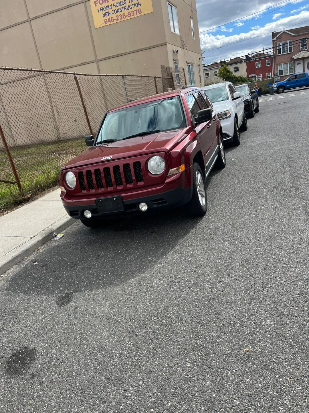 Jeep Patriot - Red SUV image indicator(9)