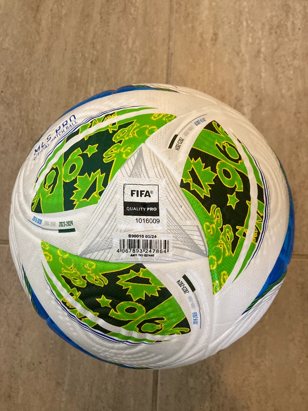 MLS Offical Match Ball FIFA Pro Quality image indicator(2)
