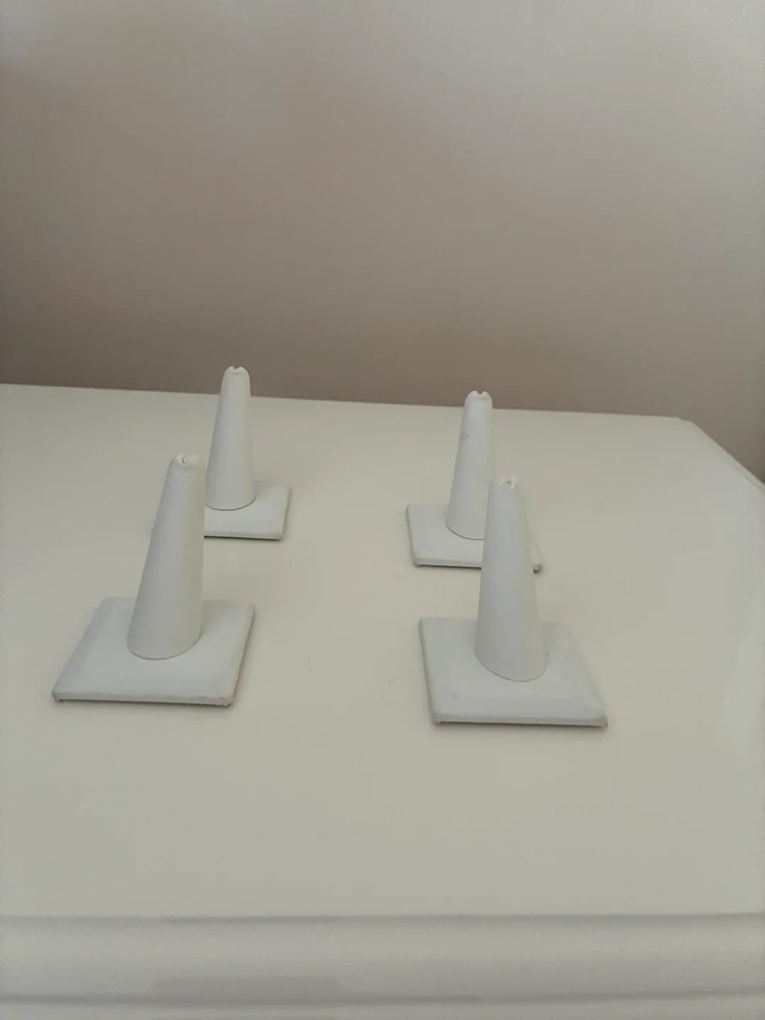 MINT Four High end White Ring Display Stands