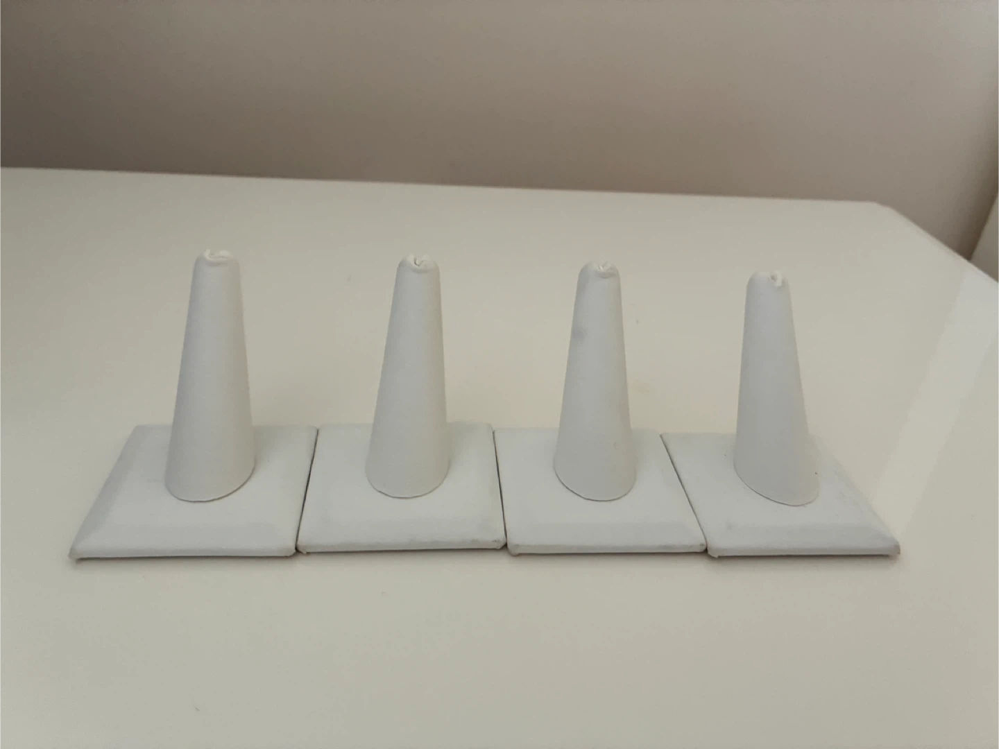 MINT Four High end White Ring Display Stands - photo 2